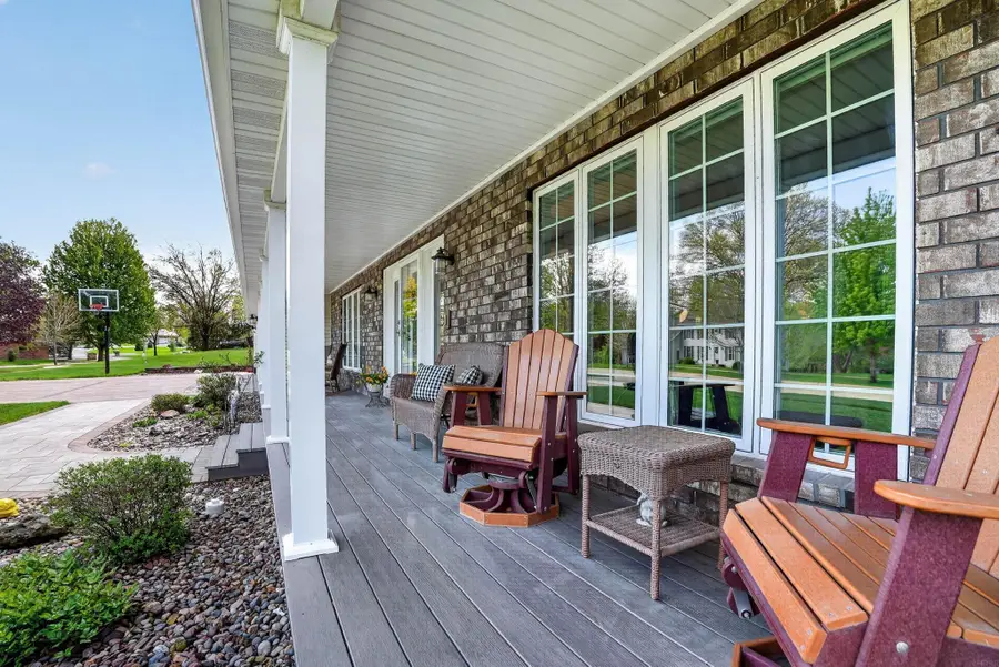 2124 Minnetonka Drive, Cedar Falls, IA 50613 - #2