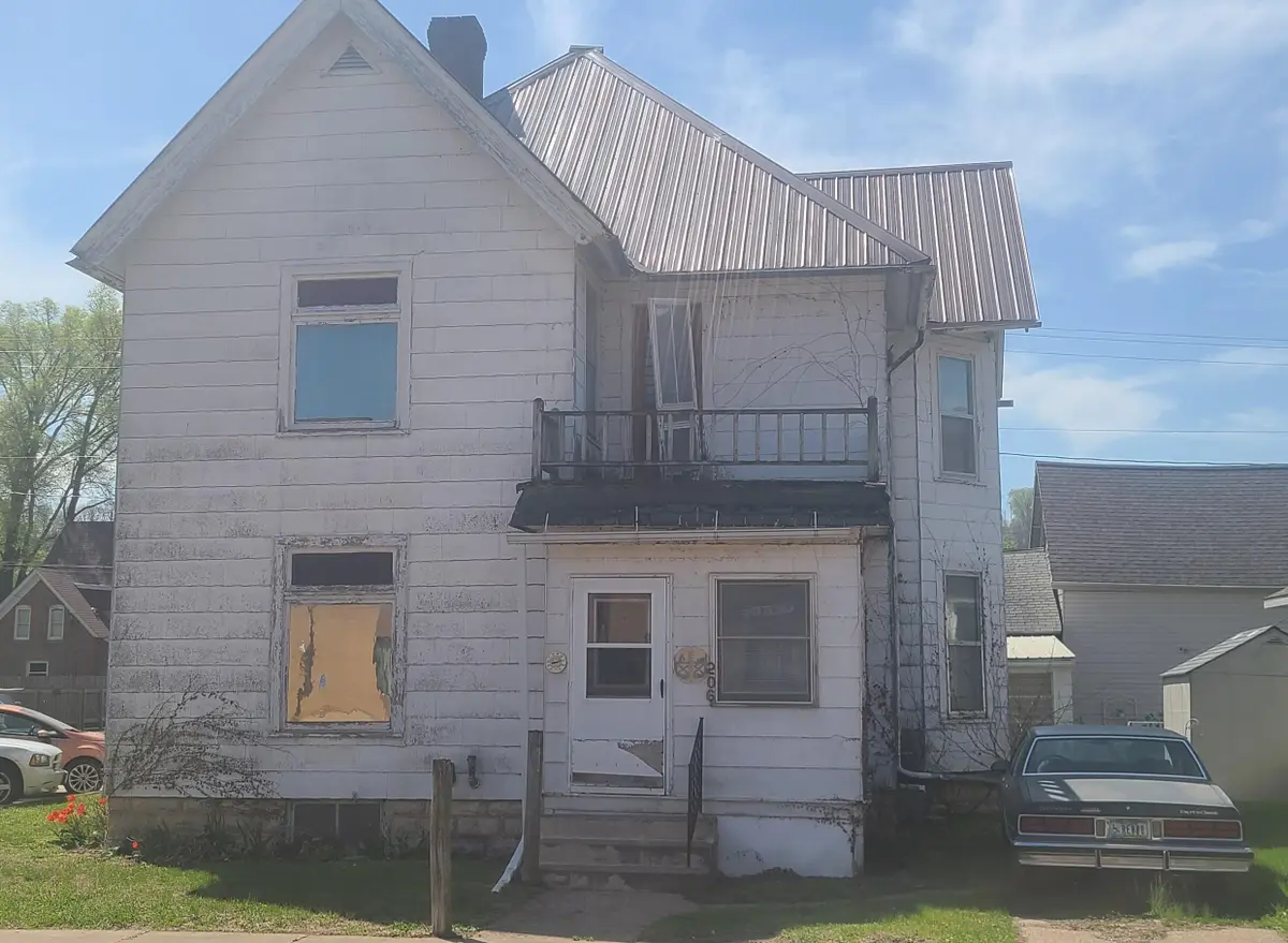 204 S River Park Drive, Guttenberg, IA 52052 - #1