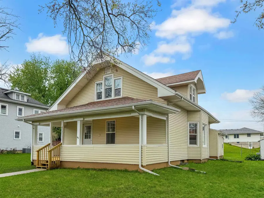 413 4th Street, Gladbrook, IA 50635 - #2