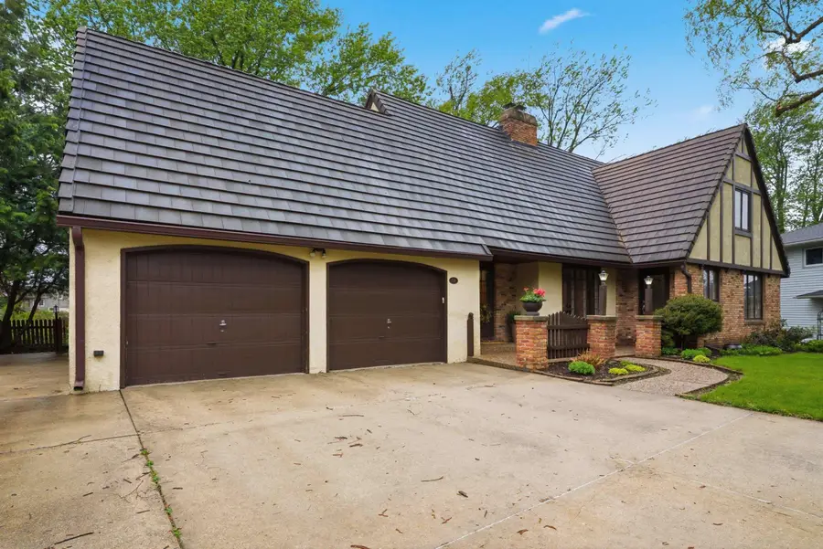314 Lillian Lane, Waterloo, IA 50701 - #2