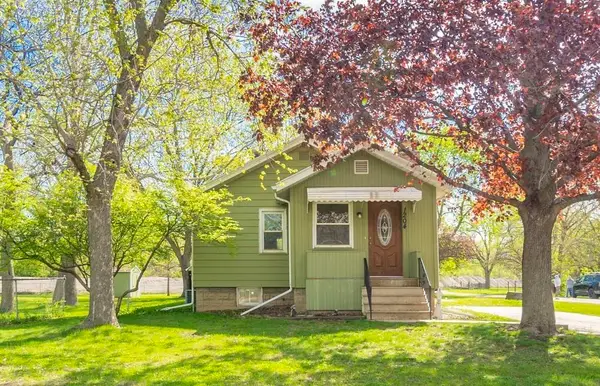 1204 Longfellow Avenue, Waterloo, IA 50703