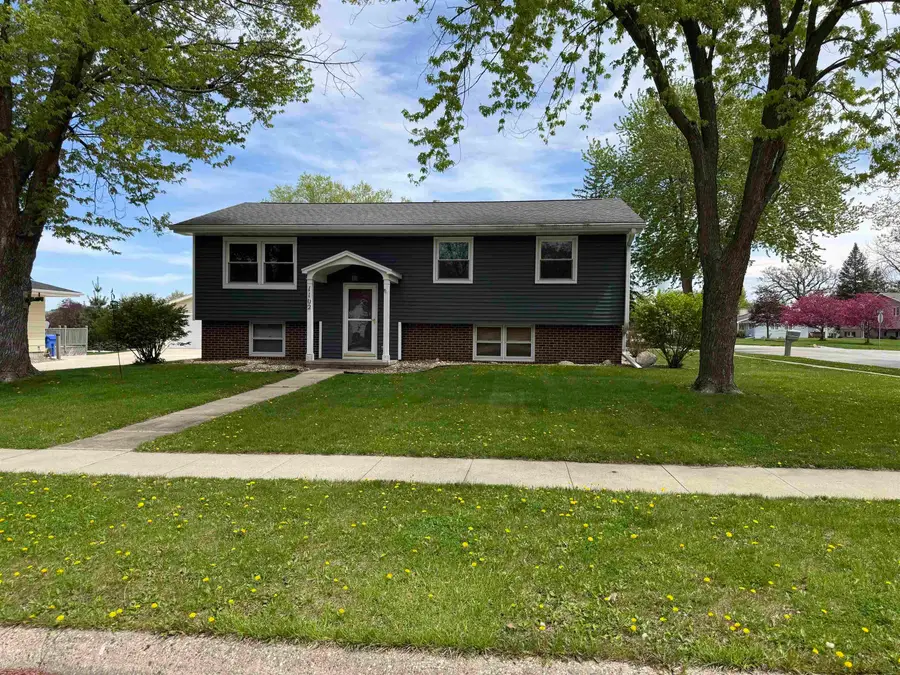 1102 Woodring Drive, Waverly, IA 50677 - #2