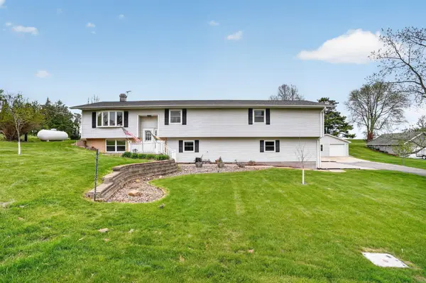 7262 Hudson Heights Drive, Hudson, IA 50643
