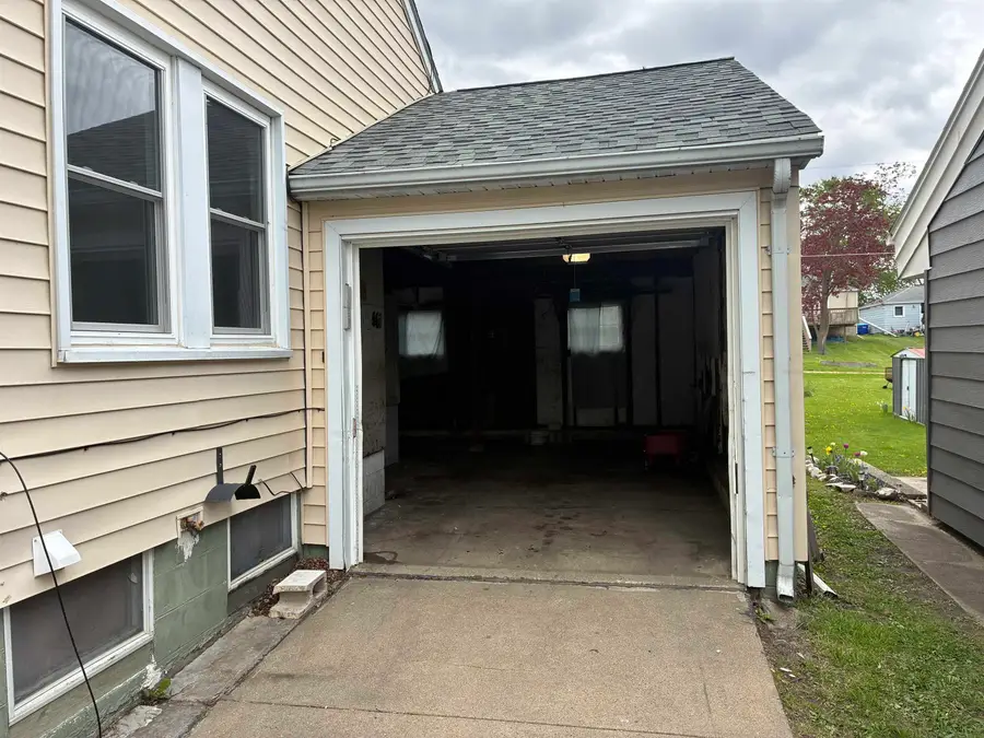 219 SE 6th Avenue, Oelwein, IA 50662 - #2