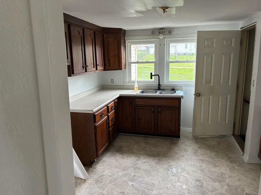 219 SE 6th Avenue, Oelwein, IA 50662 - #3