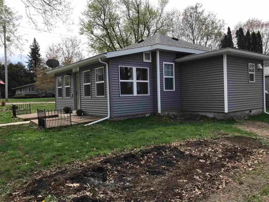 209 S Pine Street, Riceville, IA 50466 - #2