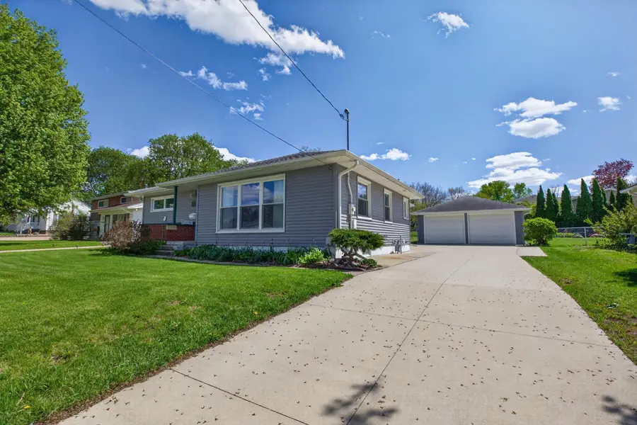 1710 E Mitchell Avenue, Waterloo, IA 50702 - #2