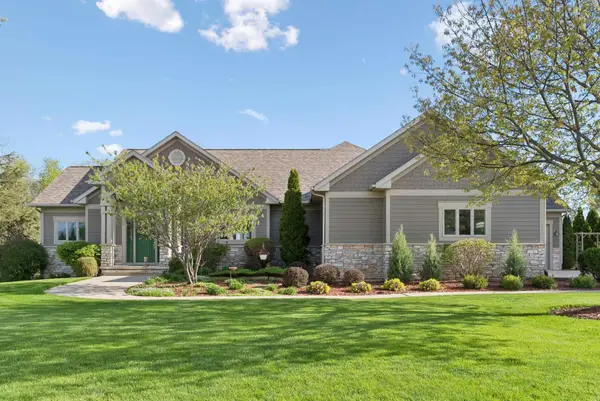 1005 Ashbury Circle, Waverly, IA 50677