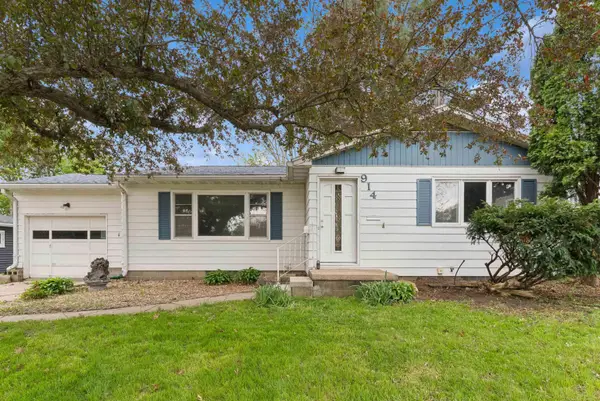 914 Loretta Avenue, Waterloo, IA 50702