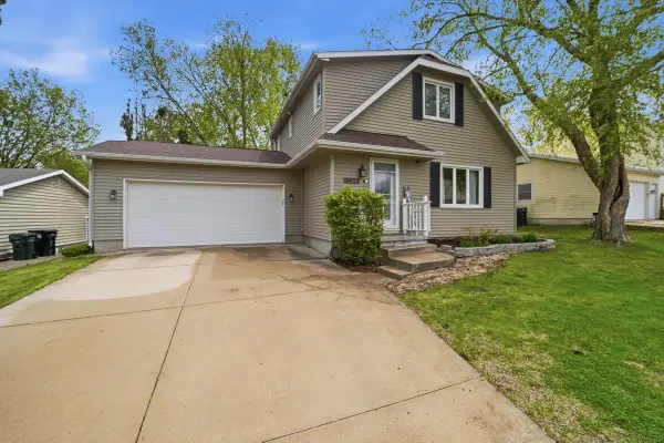 3932 Heritage Drive, Cedar Falls, IA 50613