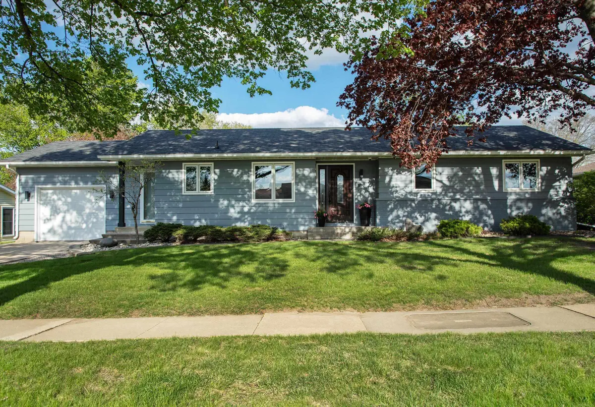 109 16th St Sw, Waverly, IA 50677 - #1
