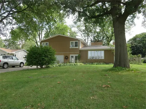 4204 Crestview Drive, Cedar Falls, IA 50613