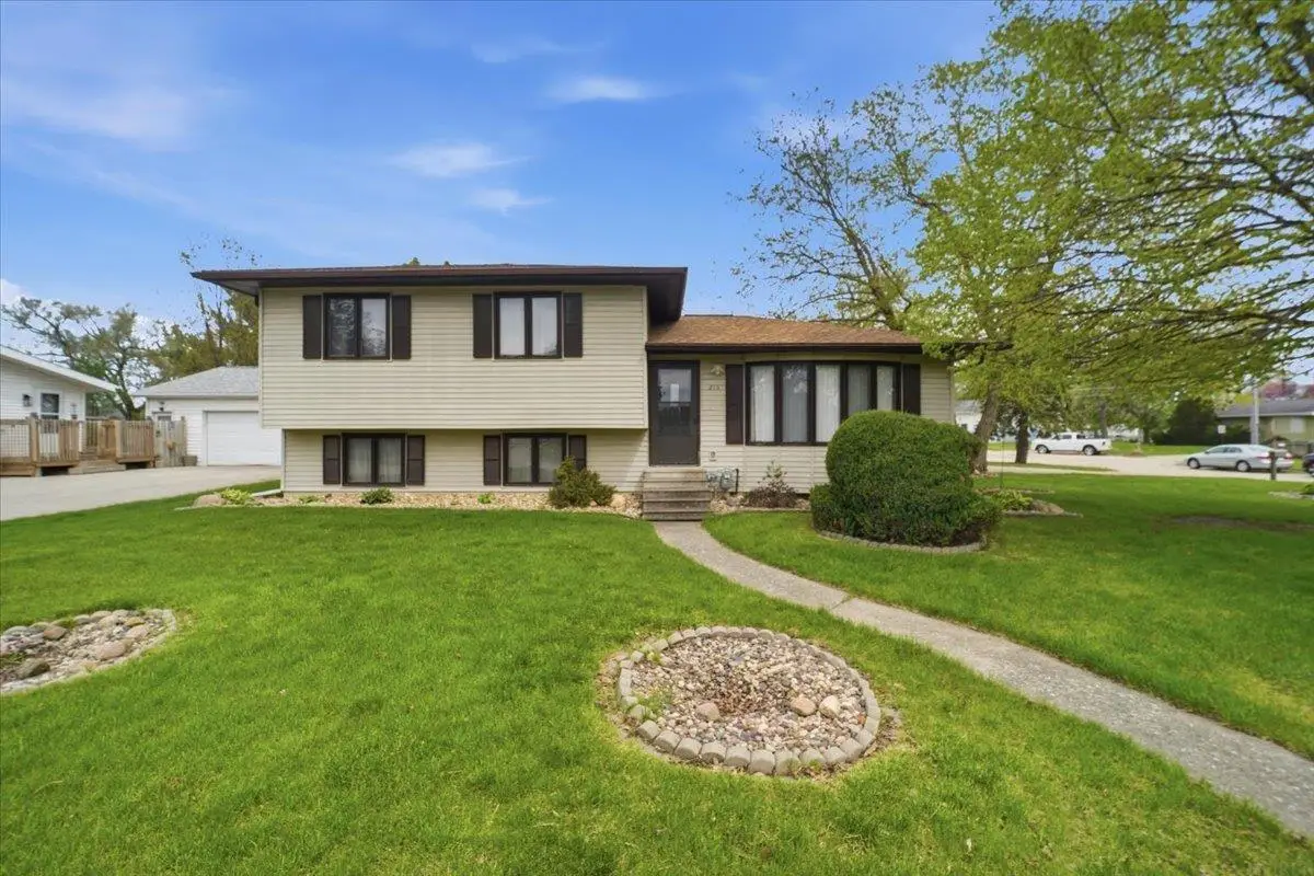 215 River Forest Road, Evansdale, IA 50707 - #1