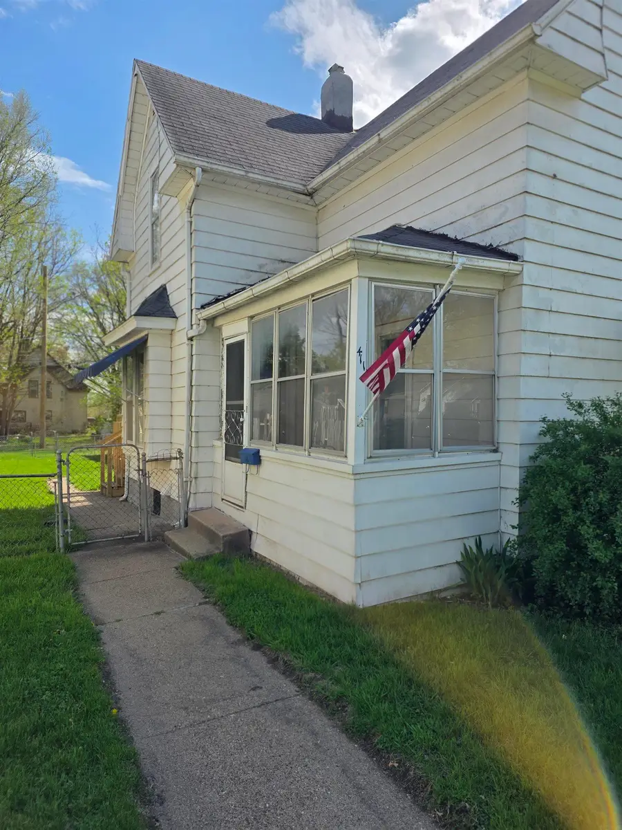 411 Edwards Street, Waterloo, IA 50703 - #3