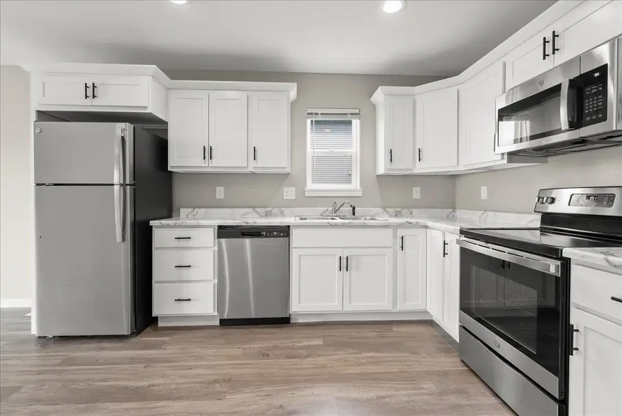 4242 S Mourning Dove Drive, Waterloo, IA 50702 - #3