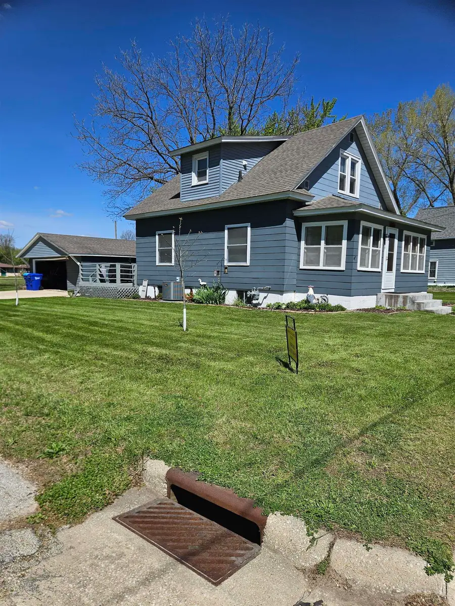 106 7th Ave Nw, Oelwein, IA 50662 - #3