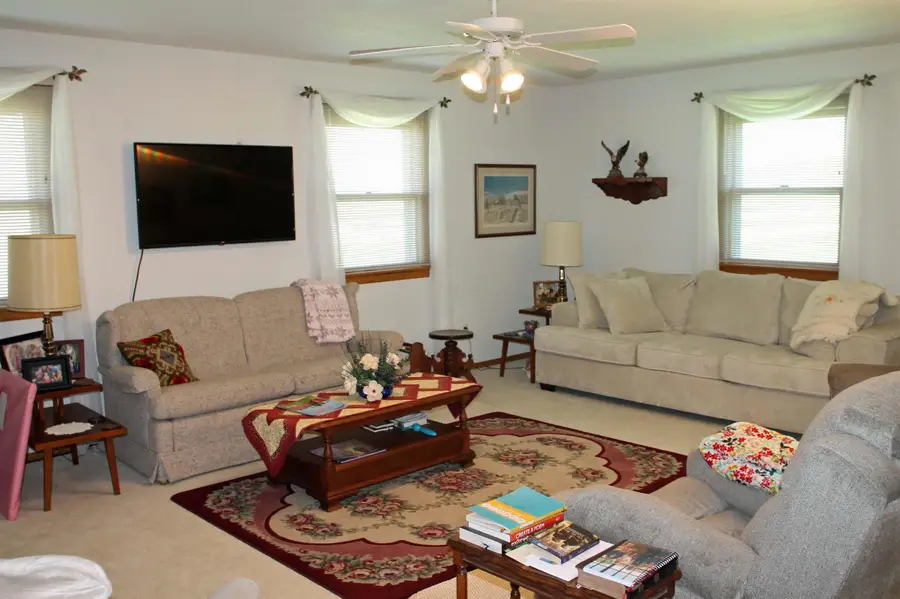 2229 Larrabee Avenue, Waverly, IA 50677 - #3