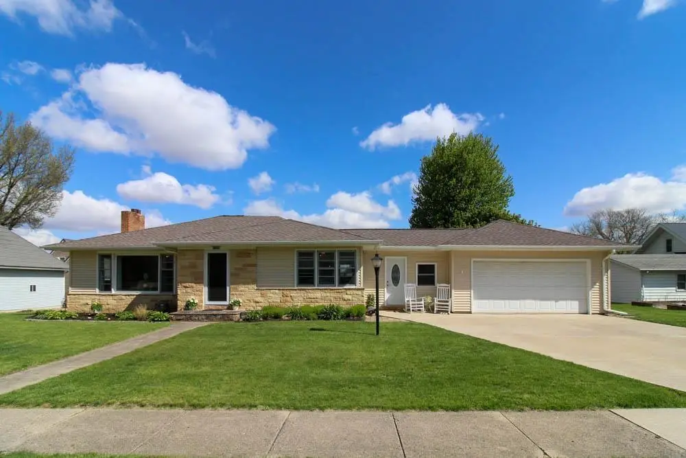 1107 H Avenue, Grundy Center, IA 50638 - #1