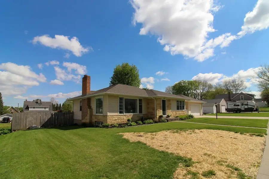 1107 H Avenue, Grundy Center, IA 50638 - #2