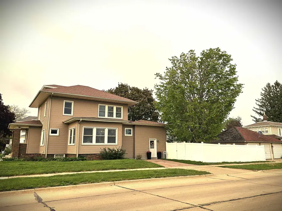 401 N Walnut Avenue, New Hampton, IA 50659 - #2