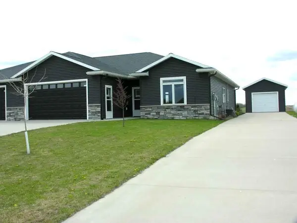 530 S Randolph Street, Stacyville, IA 50476