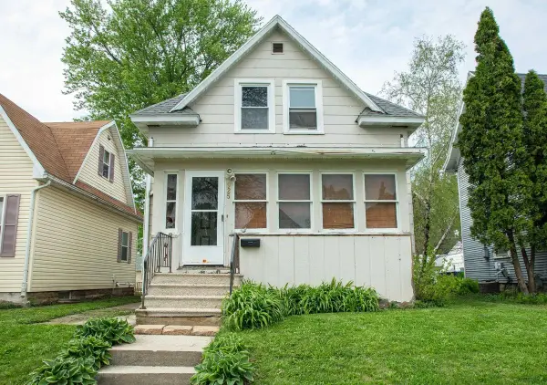 925 Forest Avenue, Waterloo, IA 50702