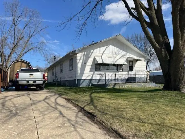 513 SE 3rd Avenue, Oelwein, IA 50662 - #3
