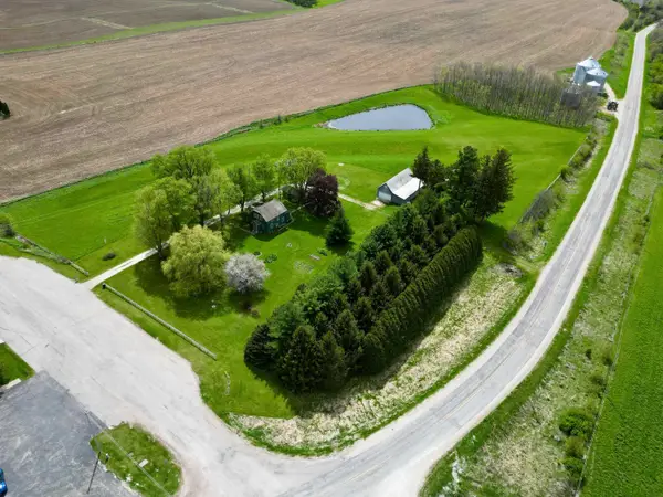 2393 Glenville Road, Decorah, IA 52101