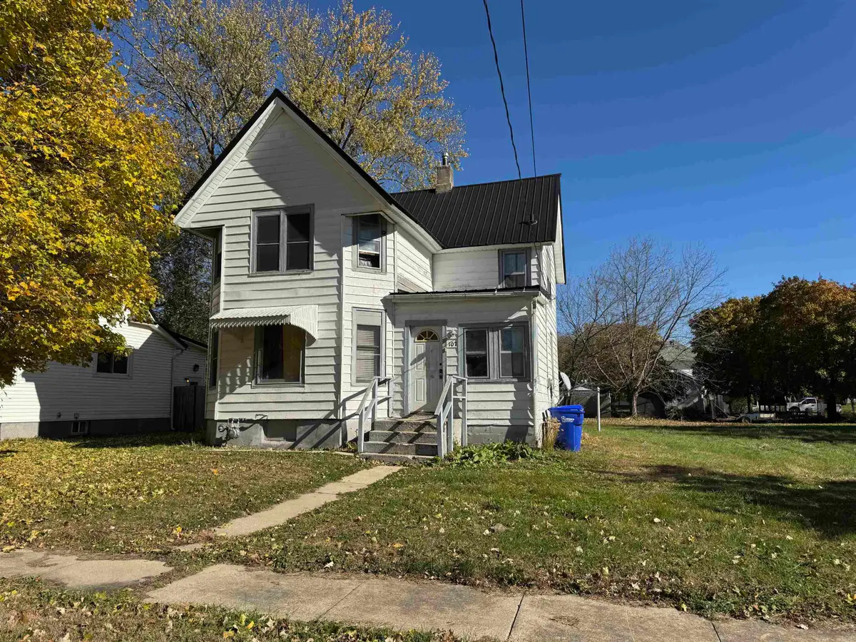 107 NW 7 Avenue, Oelwein, IA 50662 - #1