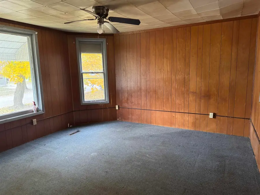 107 NW 7 Avenue, Oelwein, IA 50662 - #3