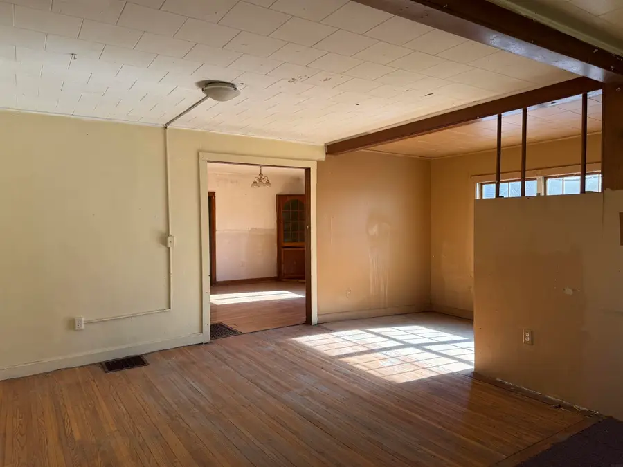 141 NW 2nd Avenue, Oelwein, IA 50662 - #3