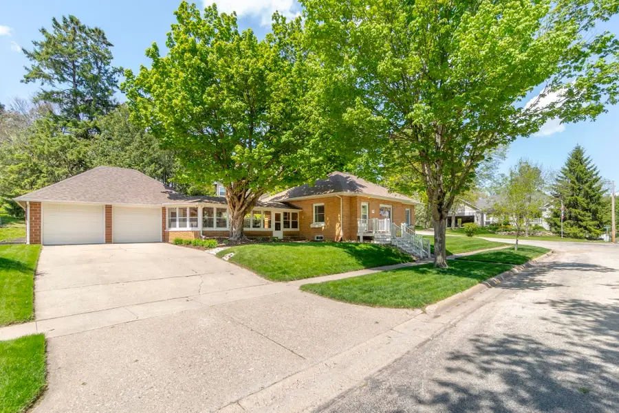 702 SE 2nd Street, Waverly, IA 50677 - #2