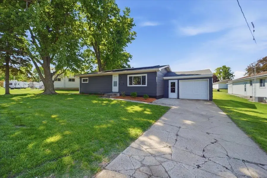 2307 14th Avenue, Eldora, IA 50627 - #2