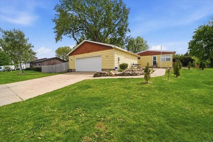3137 Hammond Avenue, Waterloo, IA 50702 - #2