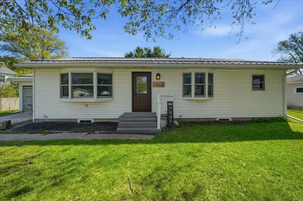 1416 Hillcrest Drive, Waverly, IA 50677