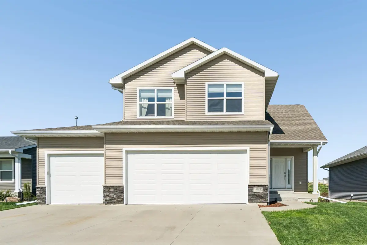1226 SE 1st Street, Waverly, IA 50677 - #1