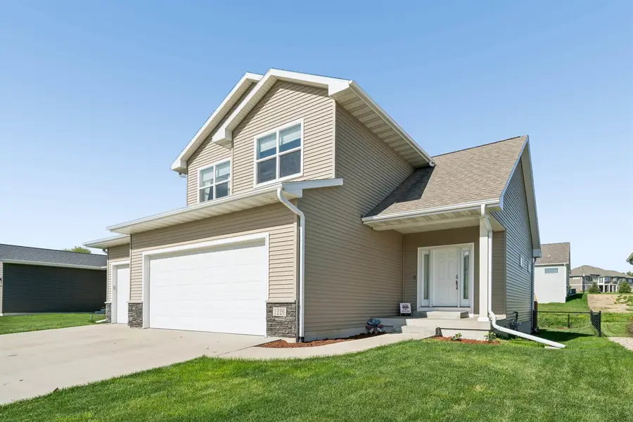 1226 SE 1st Street, Waverly, IA 50677 - #2