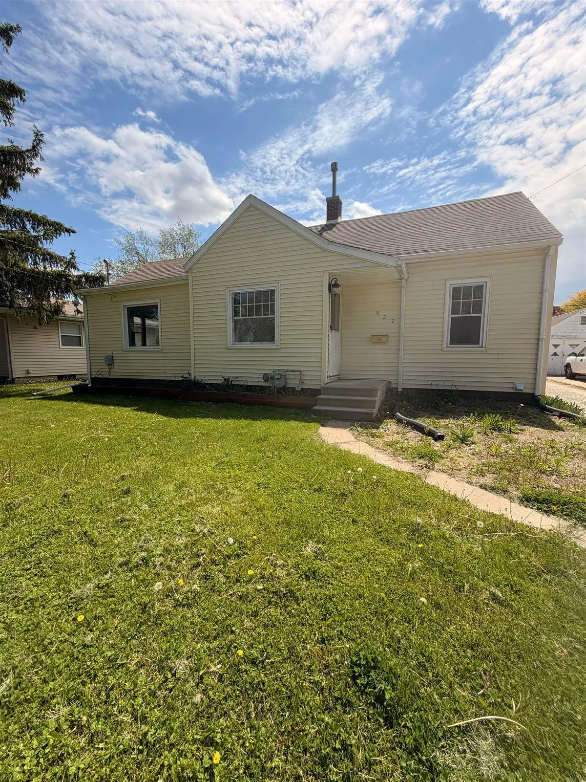 922 E Mitchell Avenue, Waterloo, IA 50702 - #1