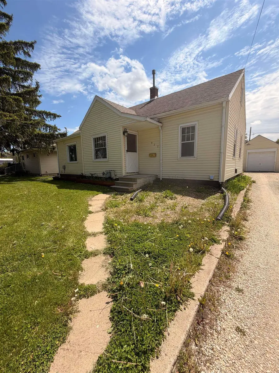 922 E Mitchell Avenue, Waterloo, IA 50702 - #2
