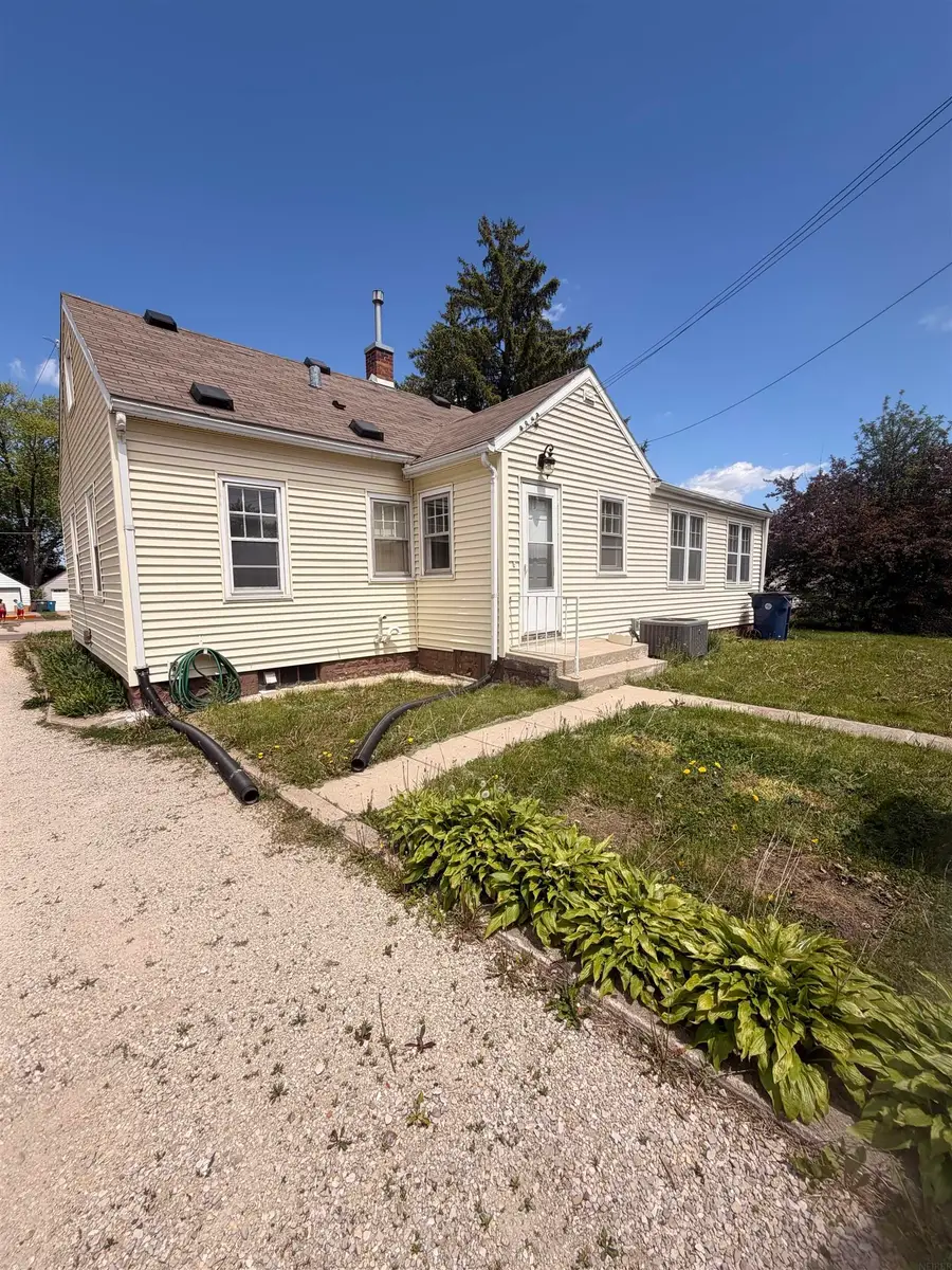 922 E Mitchell Avenue, Waterloo, IA 50702 - #3