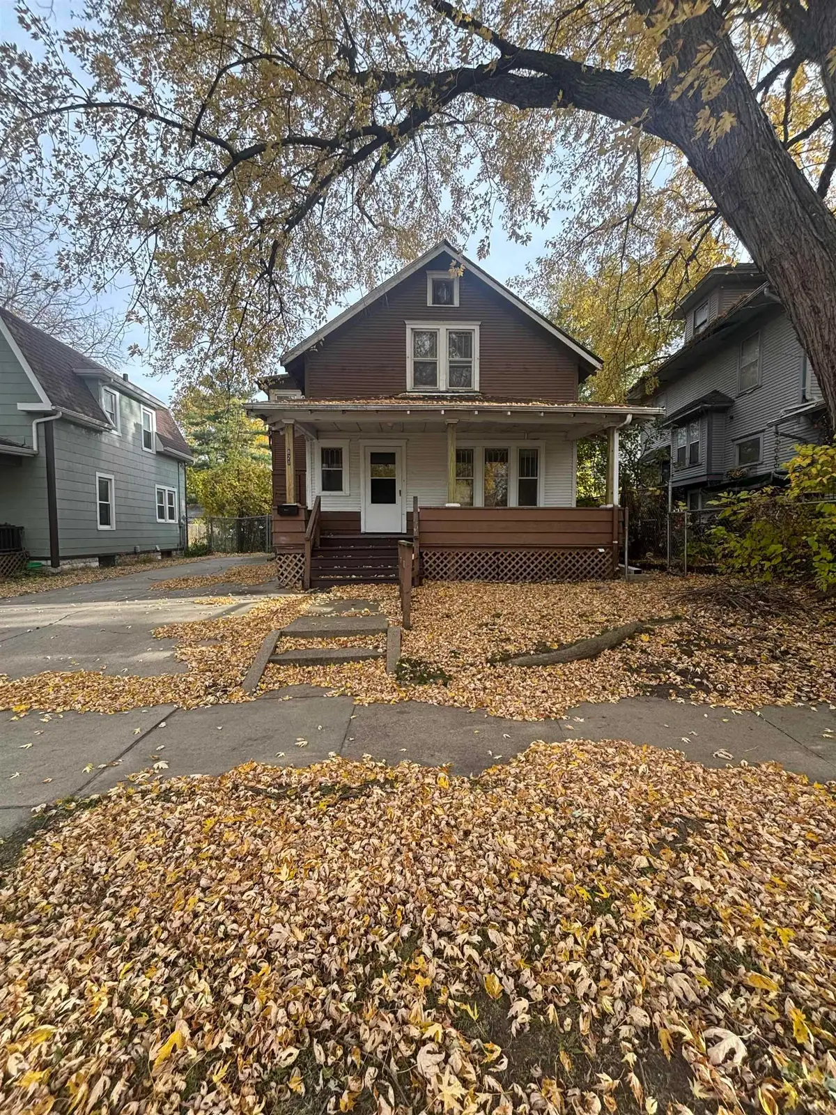 821 W Mullan Avenue, Waterloo, IA 50701 - #1