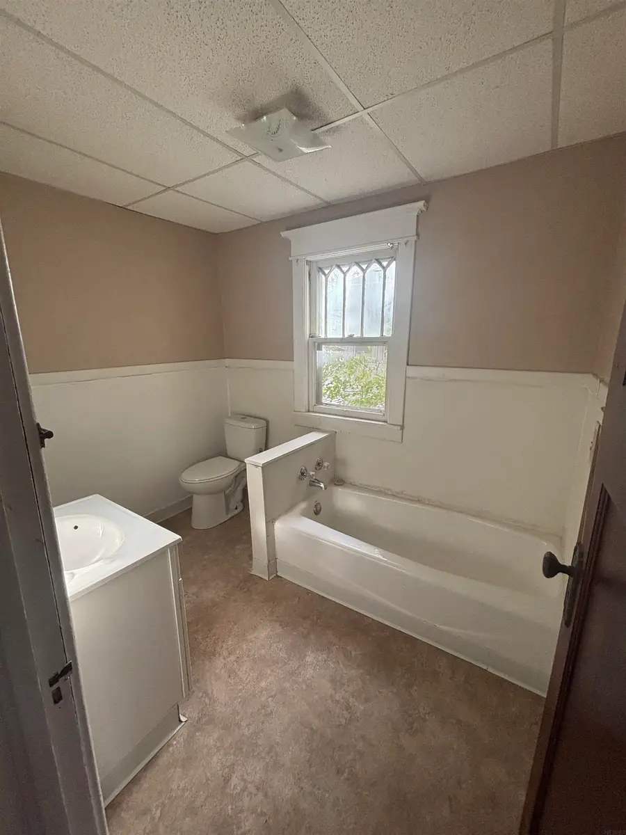 821 W Mullan Avenue, Waterloo, IA 50701 - #2