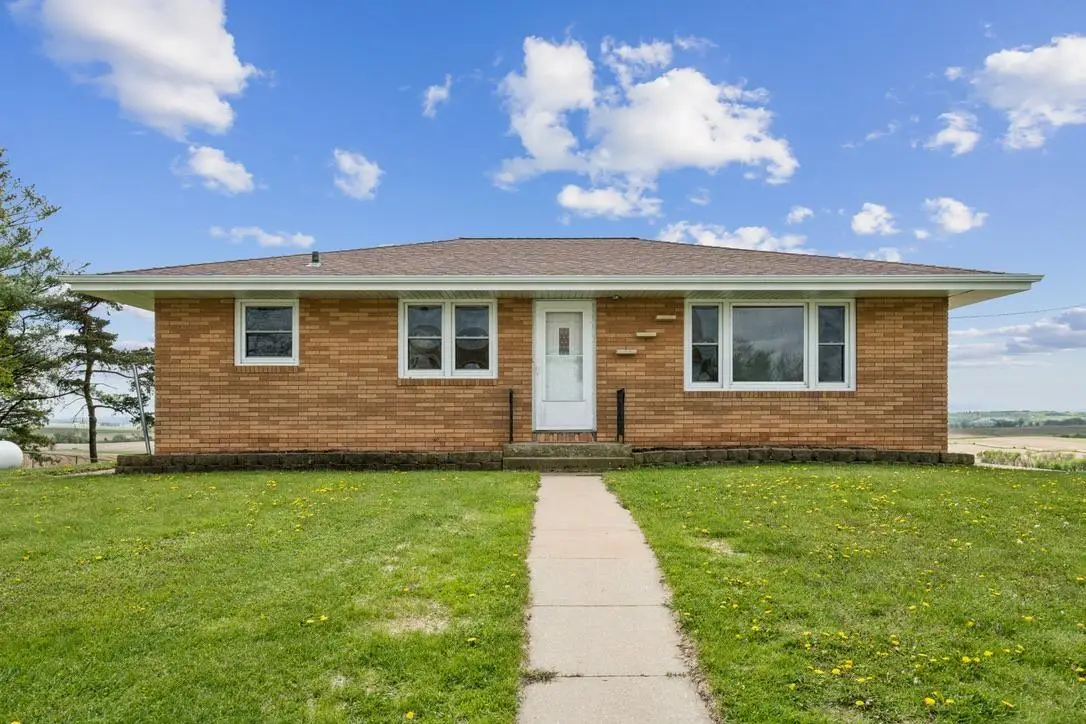 23080 Riegler Rd, Sherrill, IA 52073 - #1