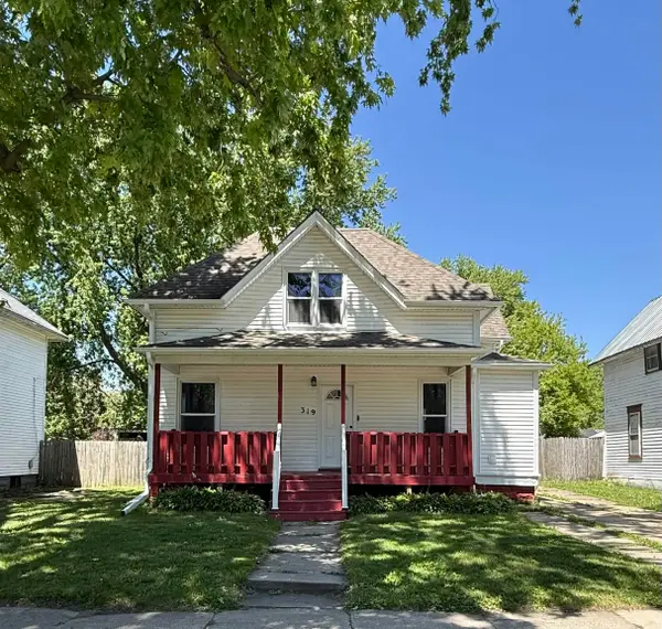 319 2nd St Nw Street, Oelwein, IA 50662