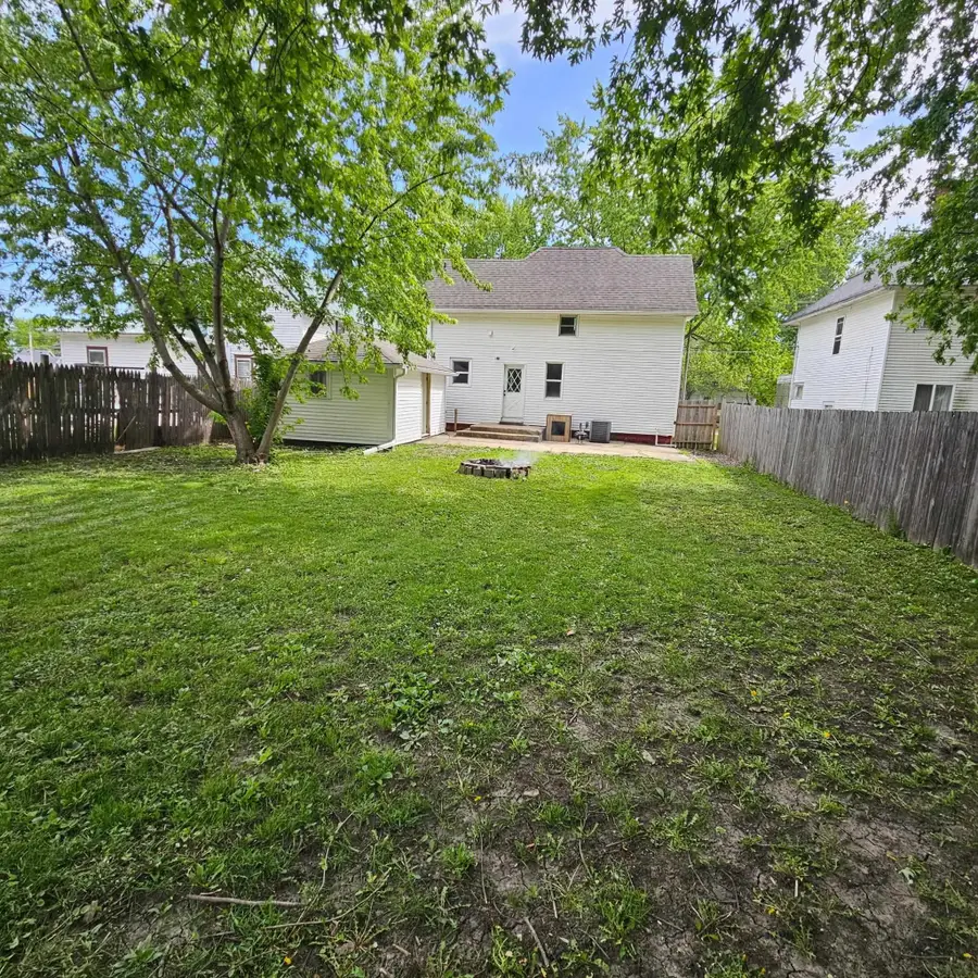 319 2nd St Nw Street, Oelwein, IA 50662 - #2