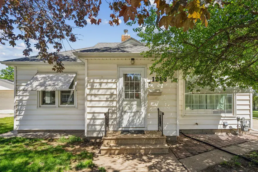 1203 W 1st Street, Cedar Falls, IA 50613 - #2
