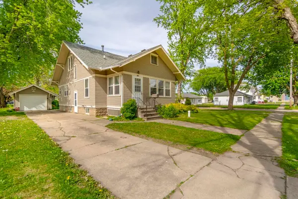100 W 4th Street, Sumner, IA 50674
