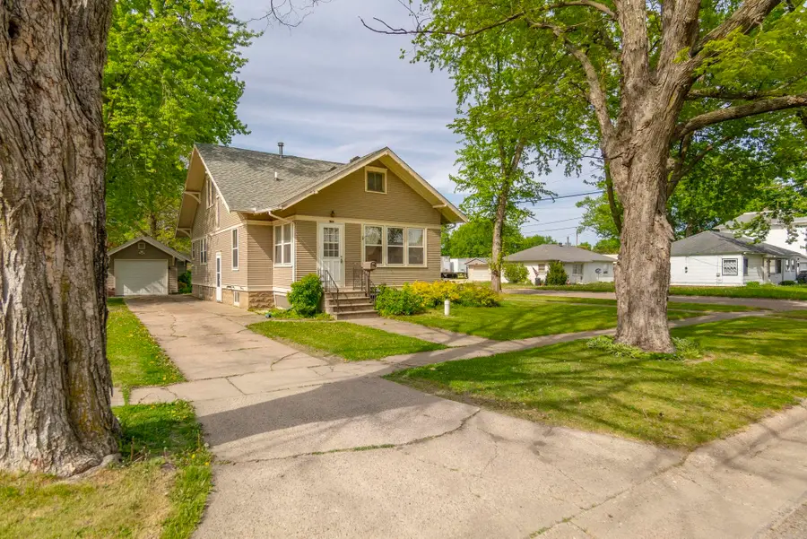 100 W 4th Street, Sumner, IA 50674 - #2