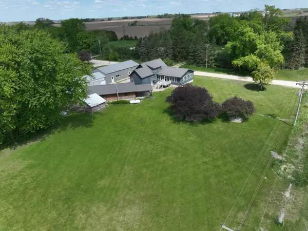 2496 239th Street, New Hampton, IA 50659