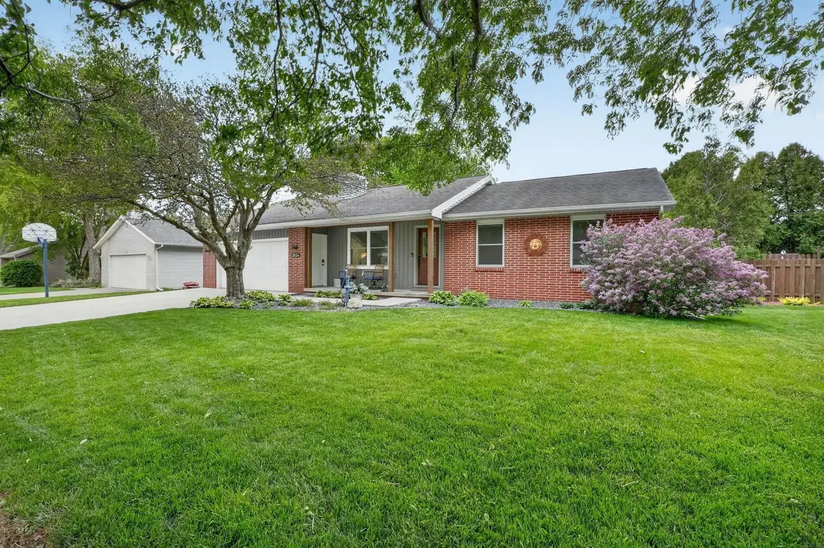 2824 Fandre Drive, Cedar Falls, IA 50613 - #1